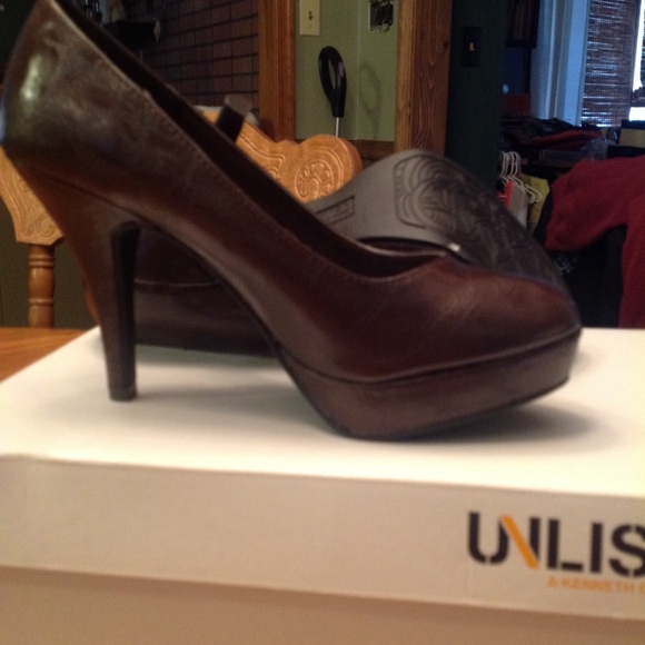 Brand new shoes - Picture 3 of 3